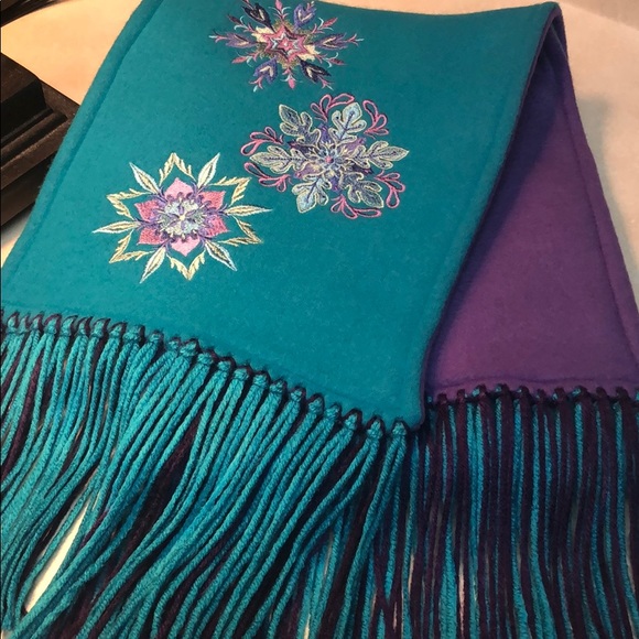 Accessories - Snowflakes Scarf ❄️